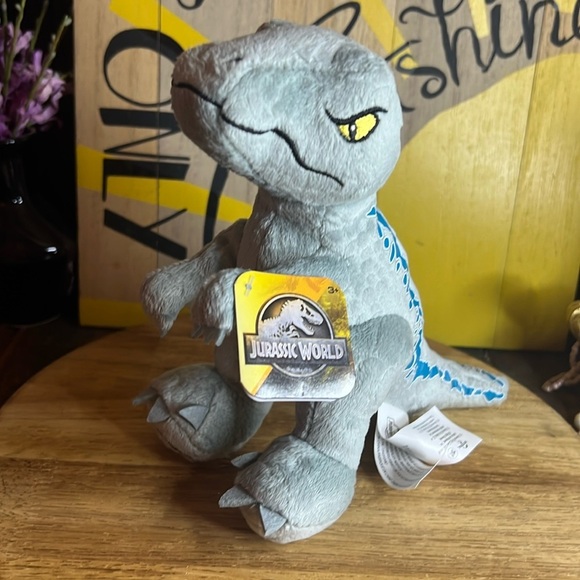 Universal Studios | Jurassic World | Blue the velociraptor Plushie - Picture 1 of 15